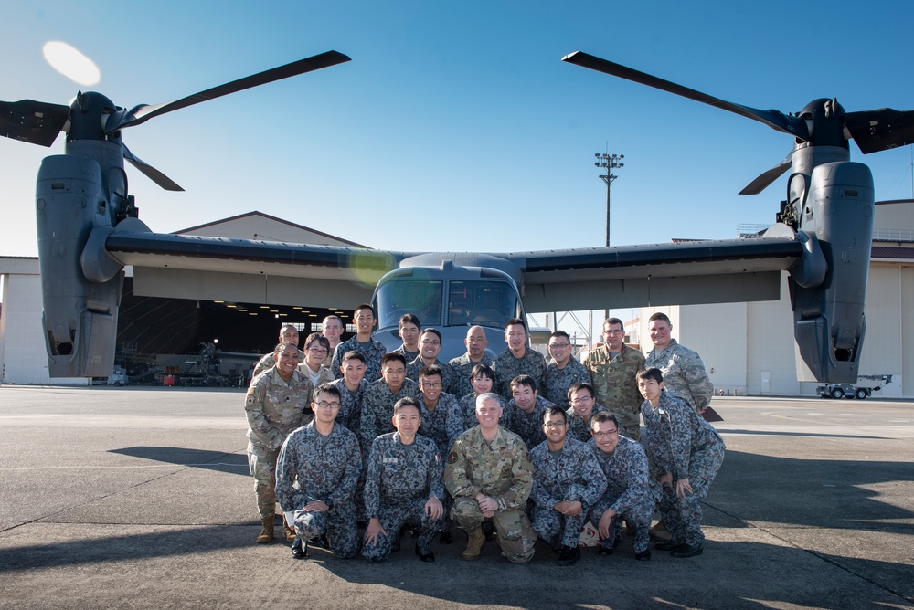 Future JASDF maintenance officers tour Yokota AB