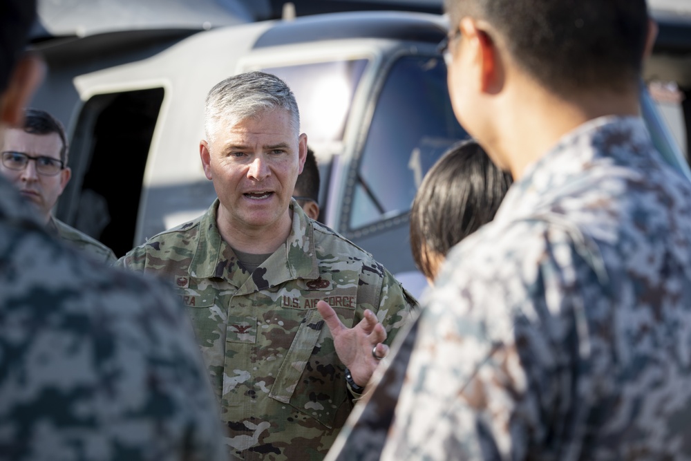 Future JASDF maintenance officers tour Yokota AB