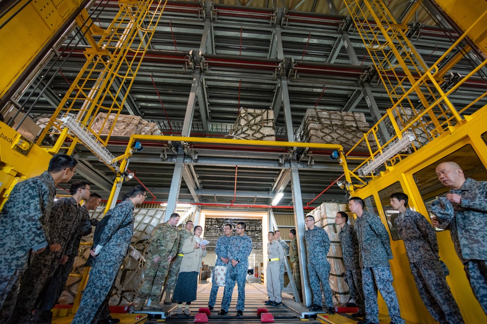 Future JASDF maintenance officers tour Yokota AB