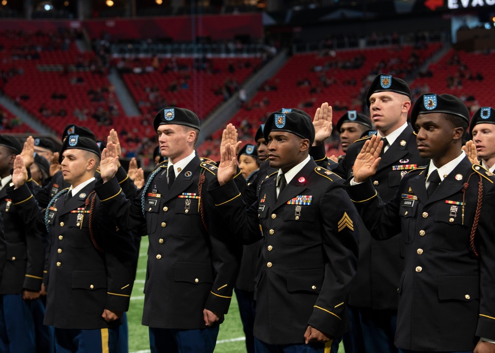 DVIDS Images Soldiers Reenlist At Salute To Service NFL Game Image 