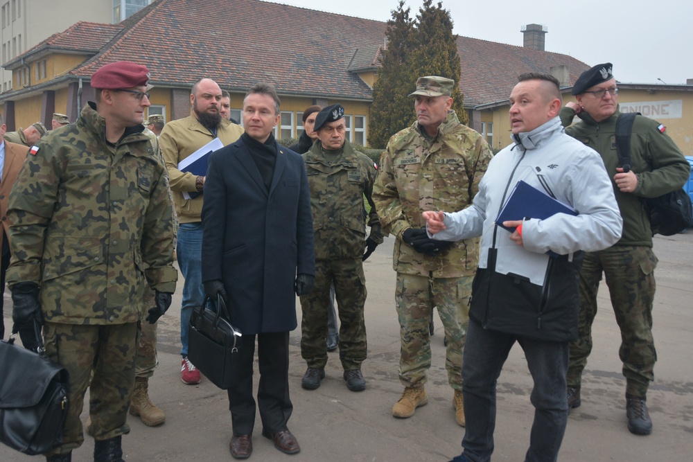 Poznan hosts Polish under-secretary for base tour