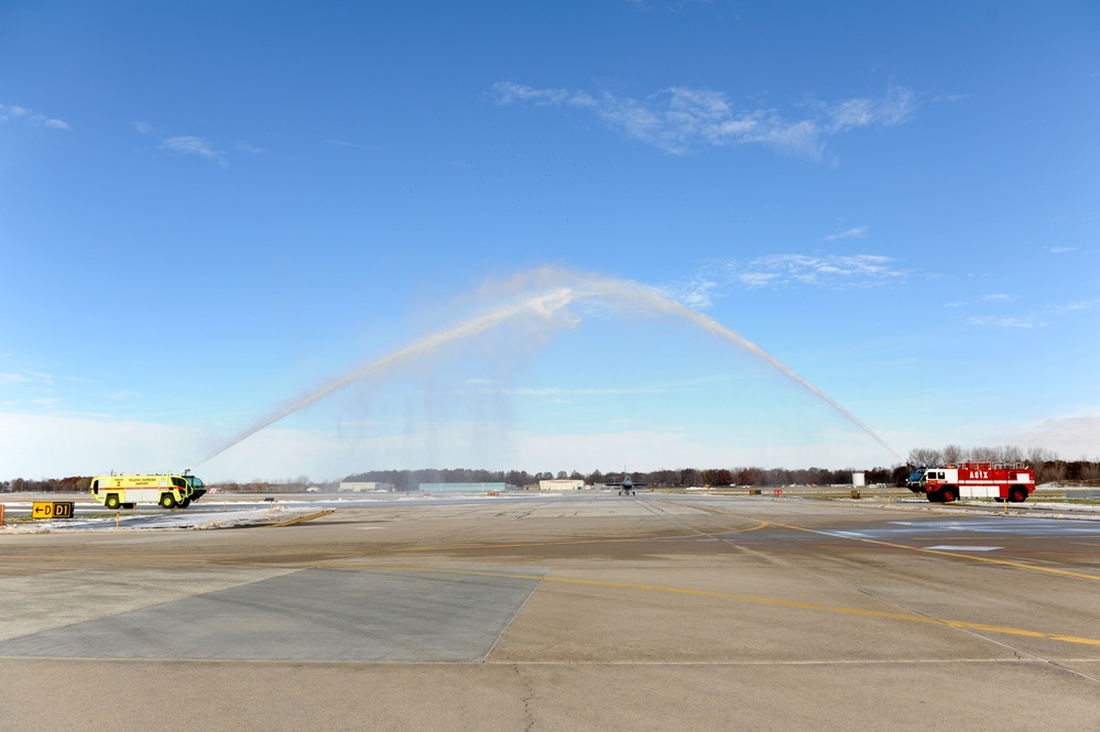 180FW Commander Celebrates Final Flight