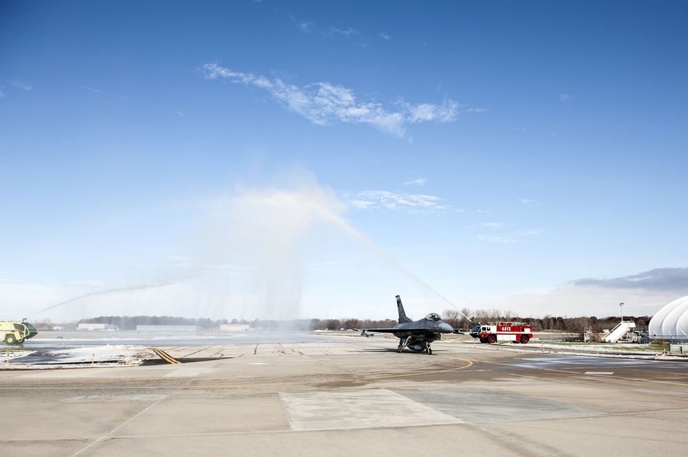 180FW Commander Celebrates Final Flight