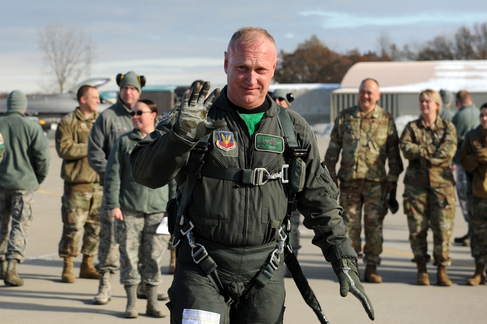 180FW Commander Celebrates Final Flight