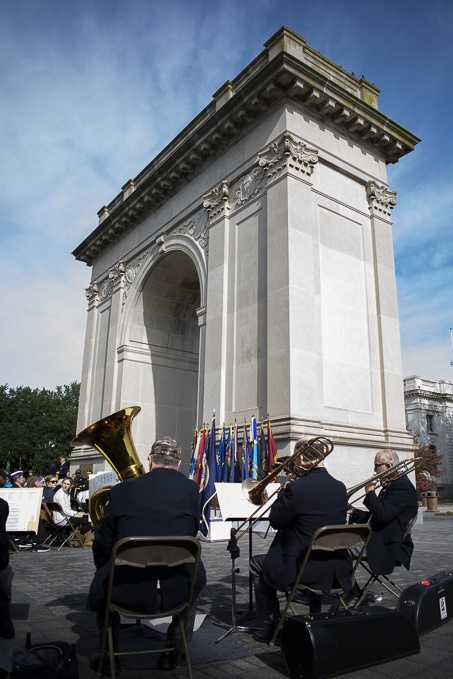Kline honors veterans at Newport News Victory Arch