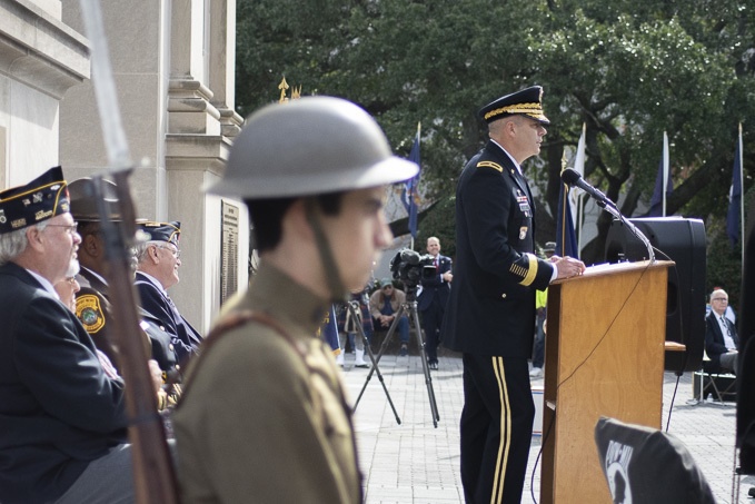 Kline honors veterans at Newport News Victory Arch