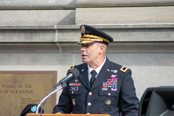 Kline honors veterans at Newport News Victory Arch