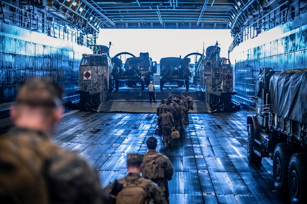 11th MEU conducts amphibious offload to Marine Corps Base Camp Pendleton
