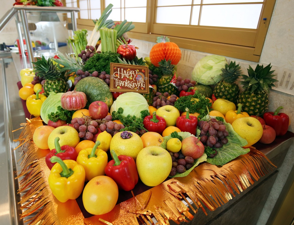 Camp Zama Dining Facility serves Thanksgiving meal