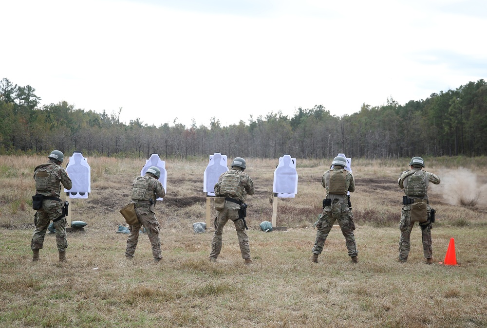 USAJFKSWCS Students Practice Marksmanship Skills