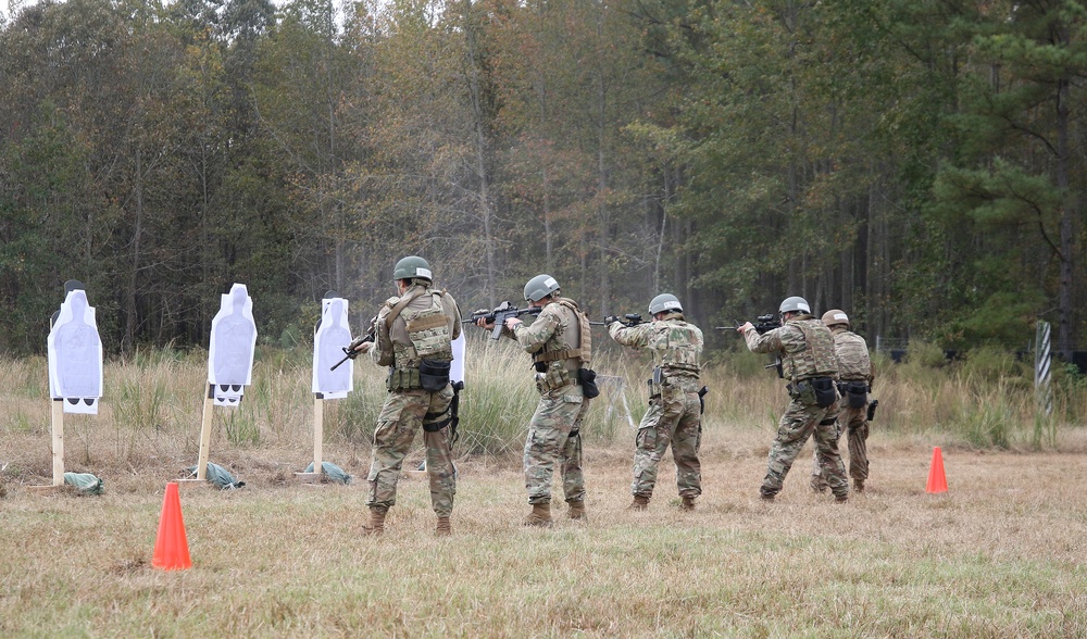 USAJFKSWCS Students Practice Marksmanship Skills