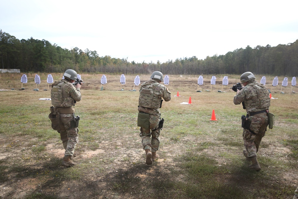 USAJFKSWCS Students Practice Marksmanship Skills