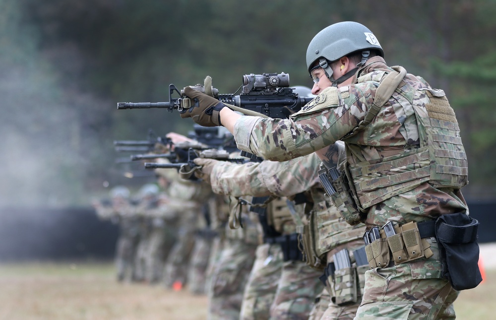 USAJFKSWCS Students Practice Marksmanship Skills