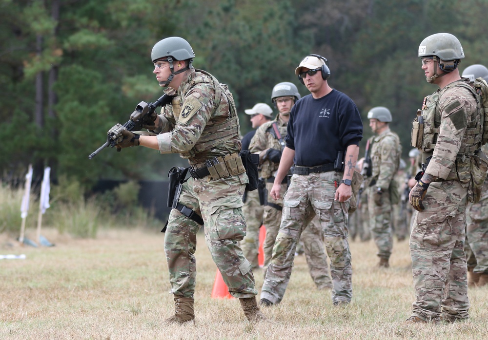 USAJFKSWCS Students Practice Marksmanship Skills