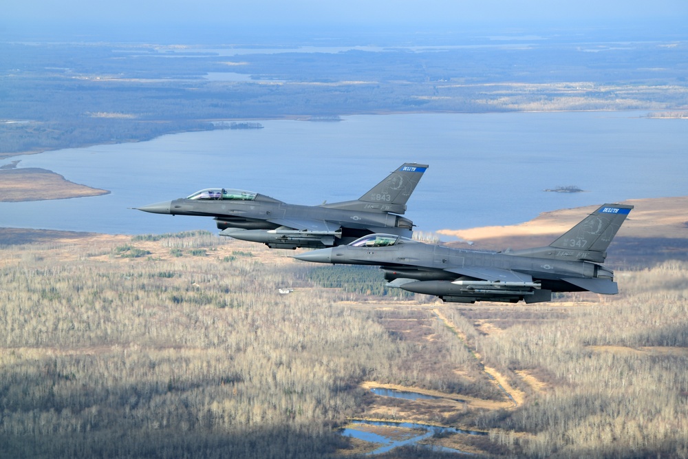 F-16 Fighting Falcons