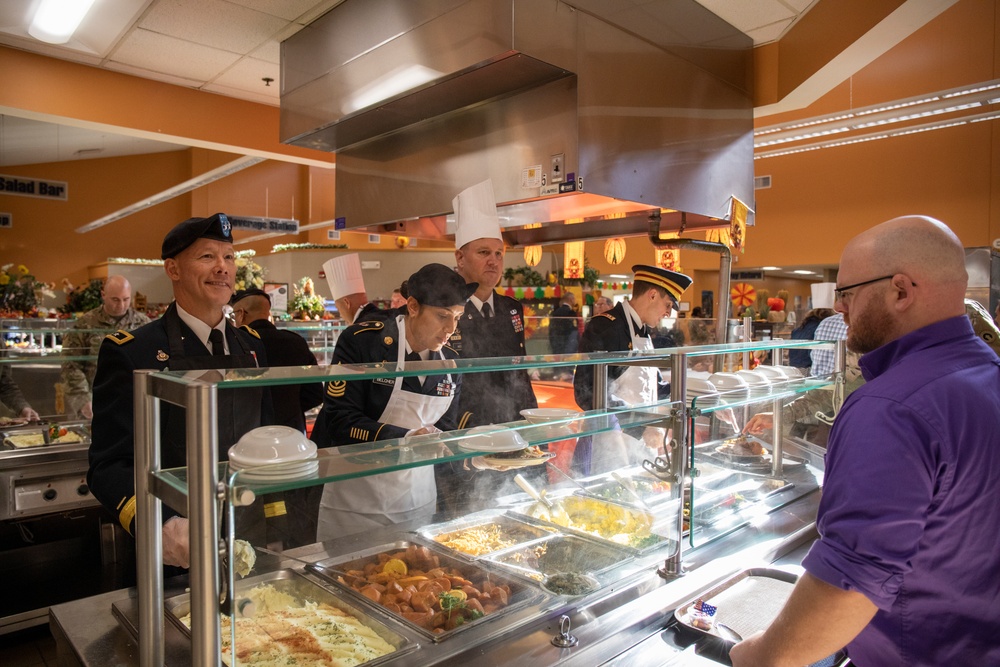 1st Theater Sustainment Command Key Leaders Serve Thanksgiving Dinner