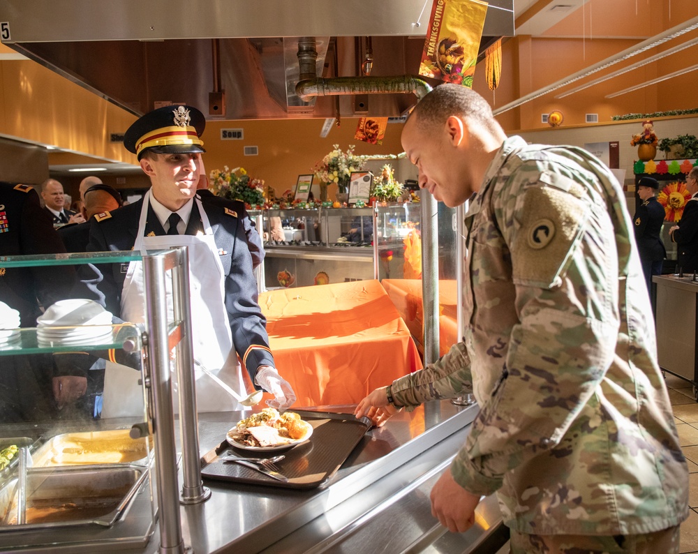 1st Theater Sustainment Command Key Leaders Serve Thanksgiving Dinner