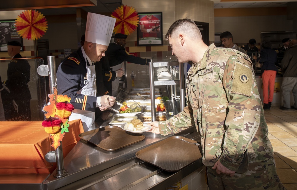 1st Theater Sustainment Command Key Leaders Serve Thanksgiving Dinner