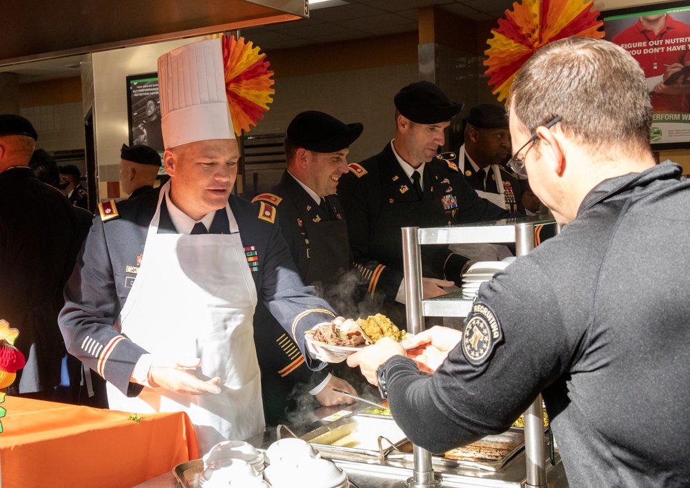 1st Theater Sustainment Command Key Leaders Serve Thanksgiving Dinner