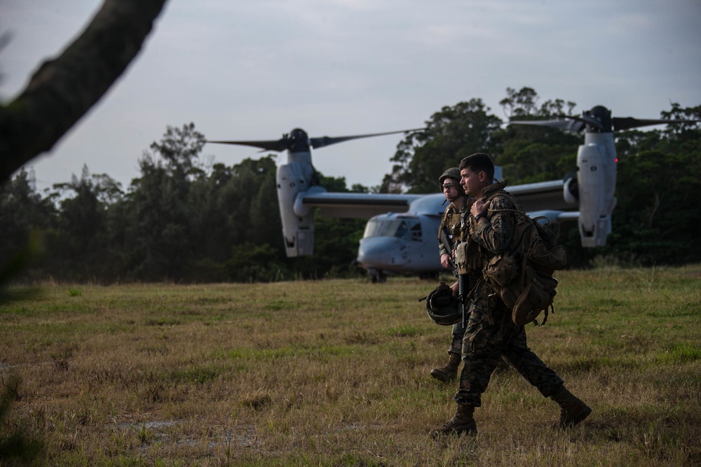 31st MEU Command Element goes on a conditioning hike