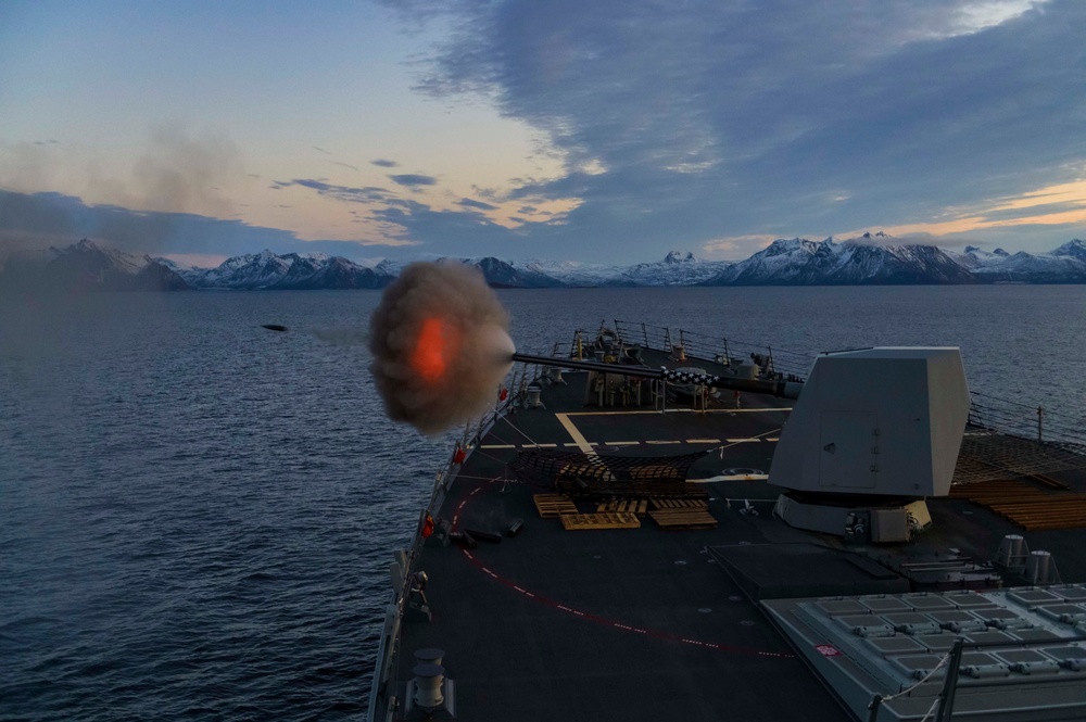 USS Gridley Fires 5-Inch Gun
