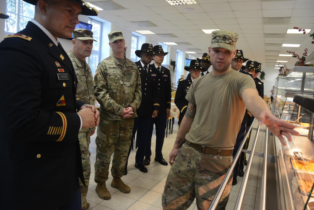 1ID (FWD) leadership visits Soldiers throughout Poland for Thanksgiving