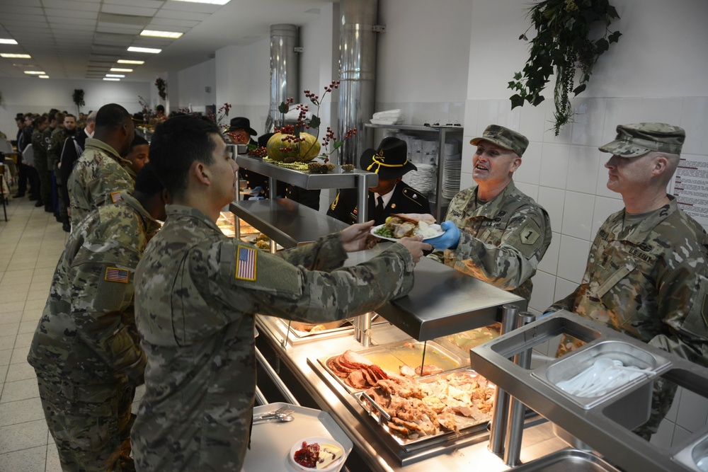 1ID (FWD) leadership visits Soldiers throughout Poland for Thanksgiving