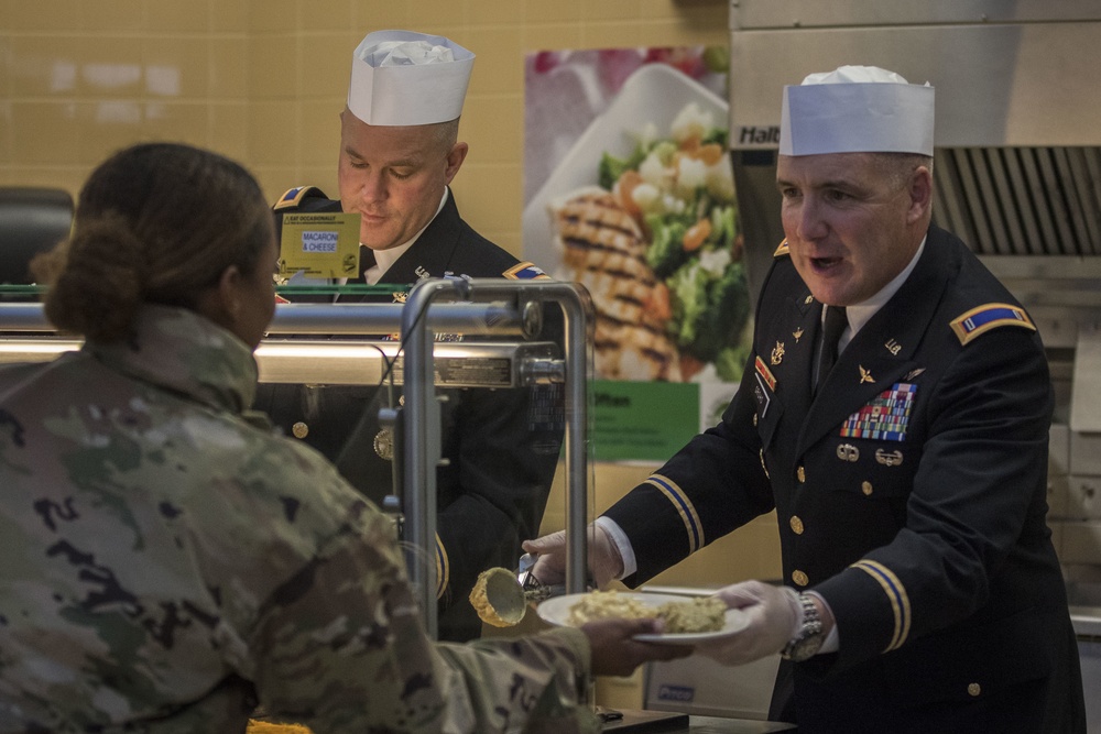 16th CAB Leadership Serve Soldiers at Raptor DFAC