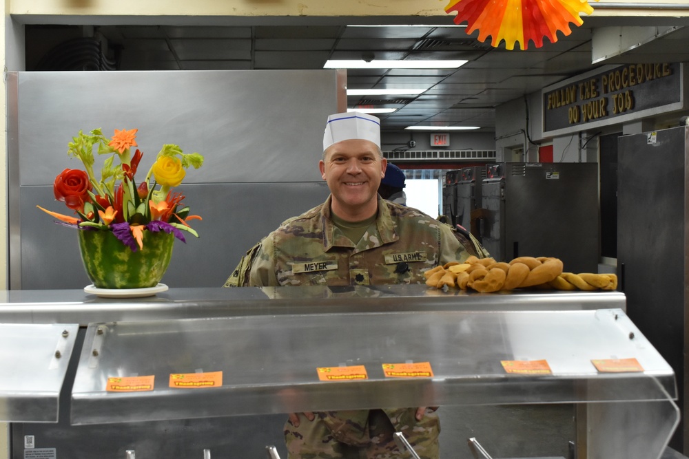 The 1AD RSSB SPO Serves Thanksgiving Lunch