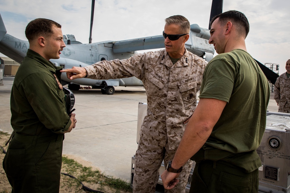 Lt. Gen. Mundy Visits SPMAGTF-CR-CC 19.2 for Thanksgiving