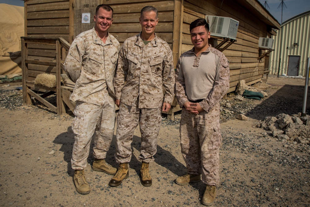 Lt. Gen. Mundy Visits SPMAGTF-CR-CC 19.2 for Thanksgiving