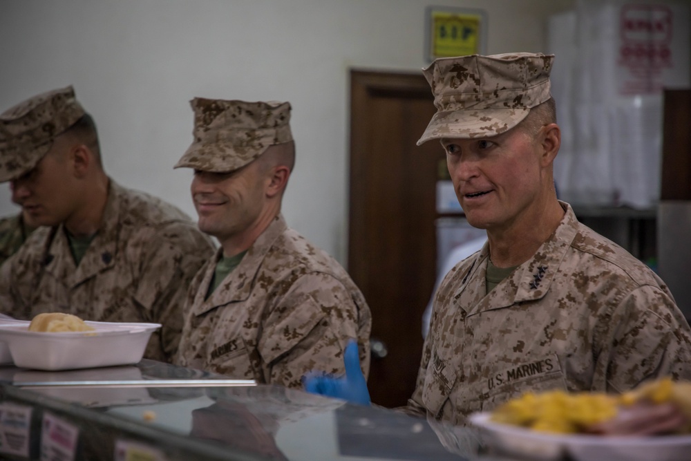 Lt. Gen. Mundy Visits SPMAGTF-CR-CC 19.2 for Thanksgiving