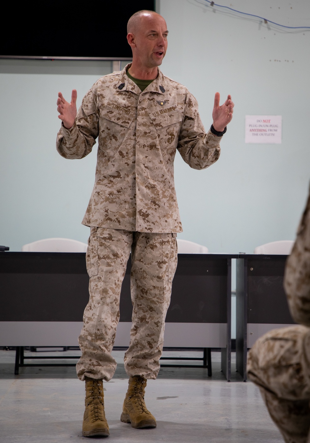 Lt. Gen. Mundy Visits SPMAGTF-CR-CC 19.2 for Thanksgiving