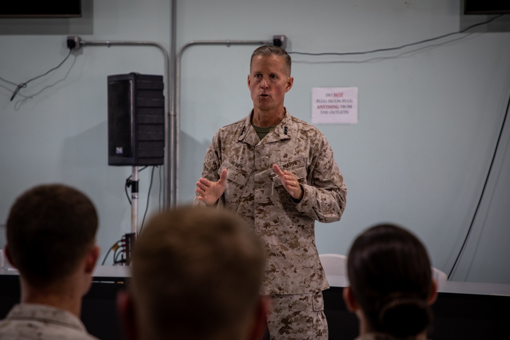 Lt. Gen. Mundy Visits SPMAGTF-CR-CC 19.2 for Thanksgiving