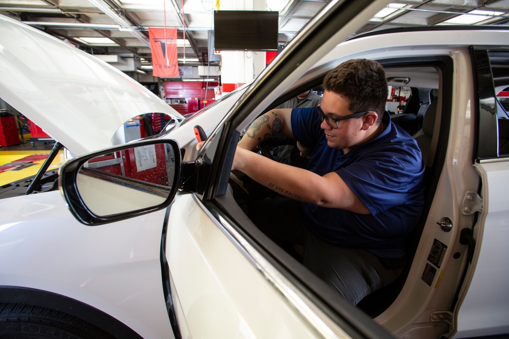 California Jobs Challenge scholars train in automotive technology