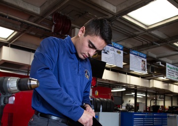 California Jobs Challenge scholars train in automotive technology