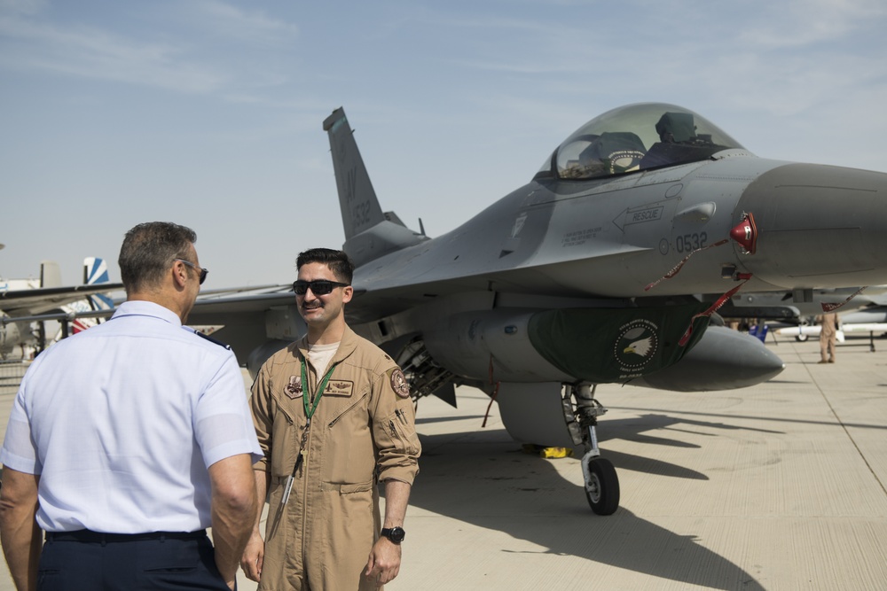 AFCENT commander visits 2019 Dubai Airshow