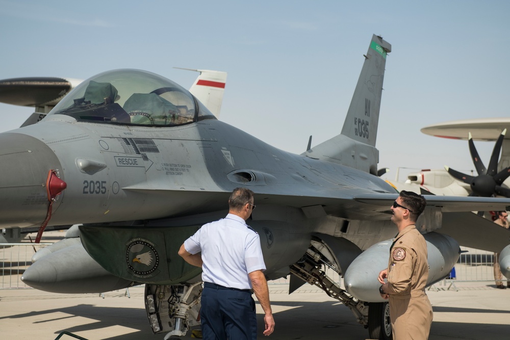 AFCENT commander visits 2019 Dubai Airshow