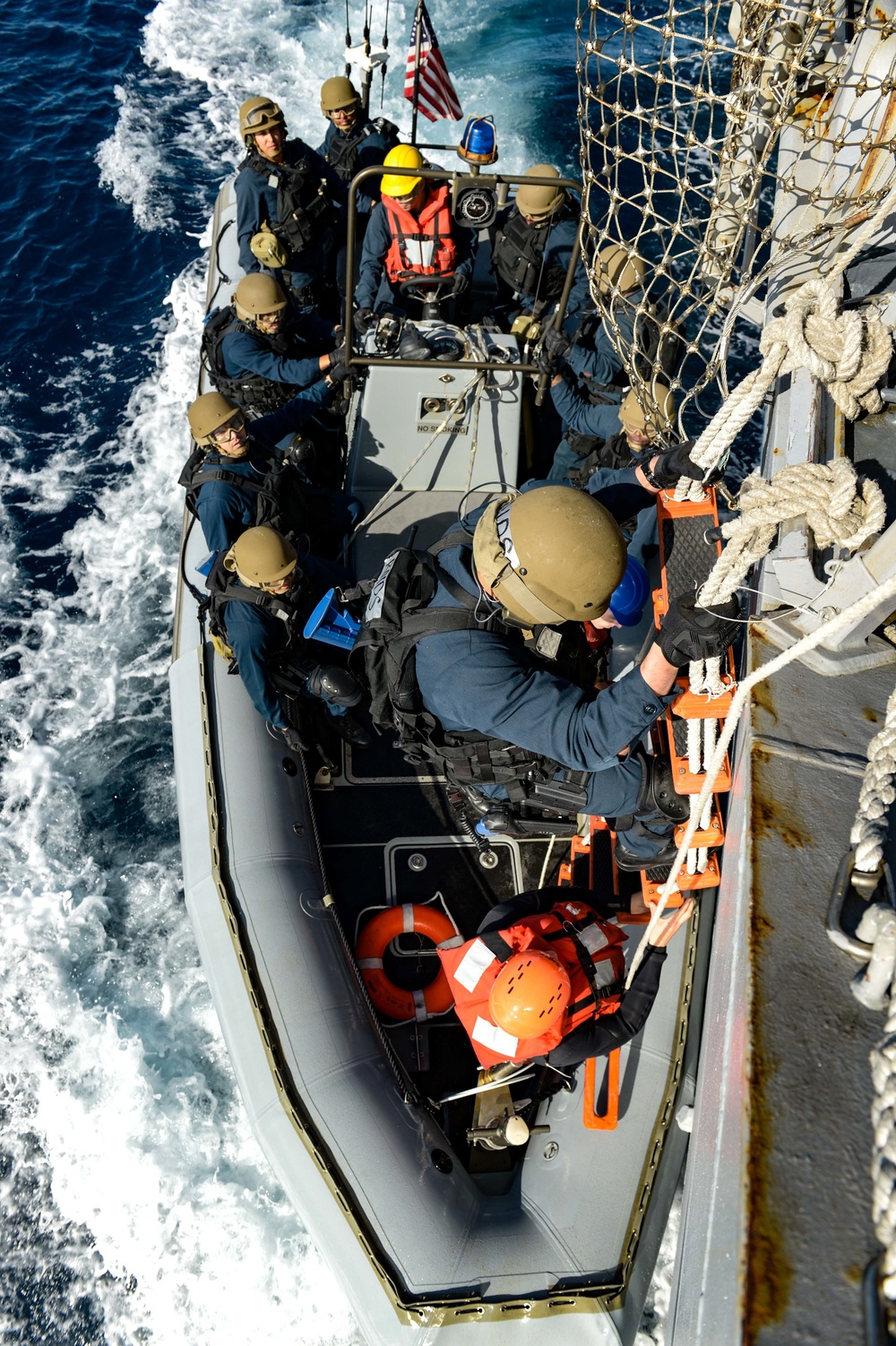 USS RUSSELL (DDG 59)