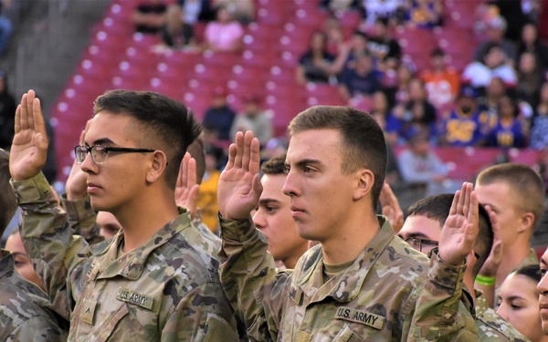 West Point NFL player conducts mass oath of enlistment ceremony