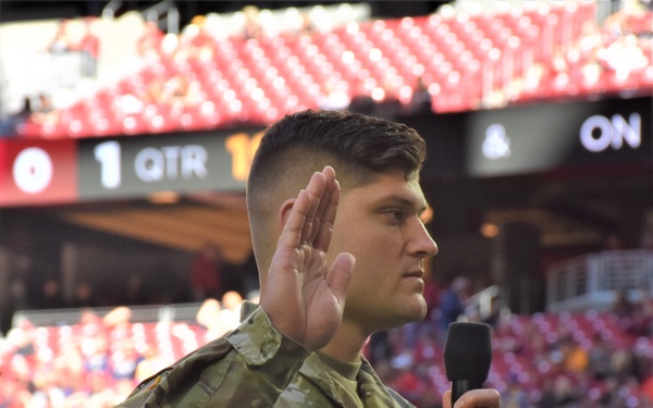 West Point NFL player conducts mass oath of enlistment ceremony