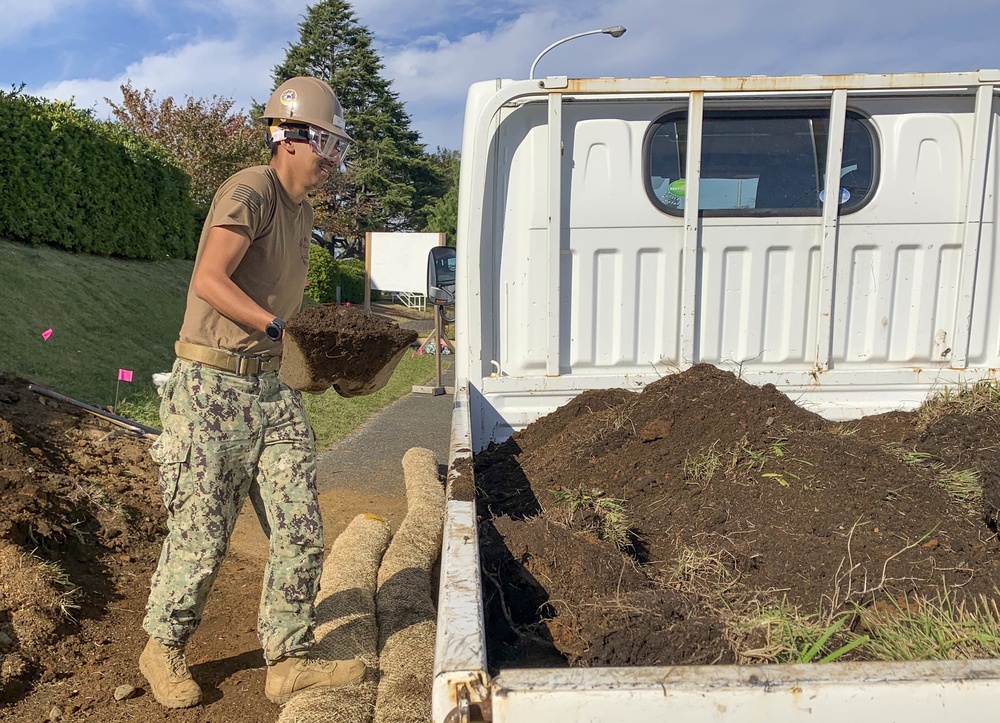 U.S. Navy Seabees deployed with NMCB-5's Detail Atsugi construct a loading dock at the Navy Exchange, Naval Air Facility Atsugi