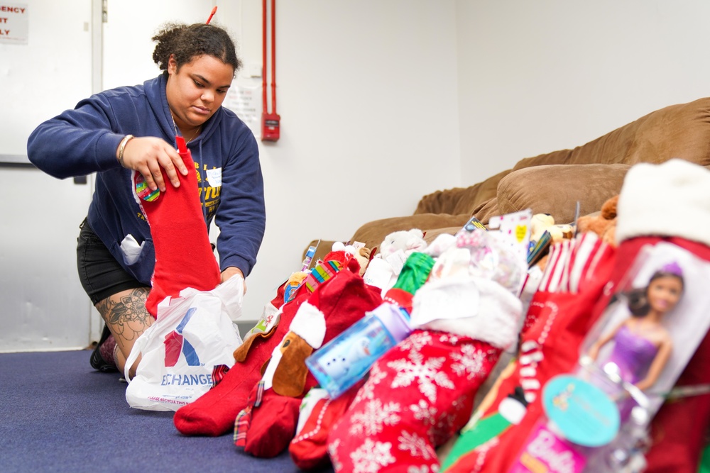 Asheville FRG Donates Christmas Gifts for Foster Children