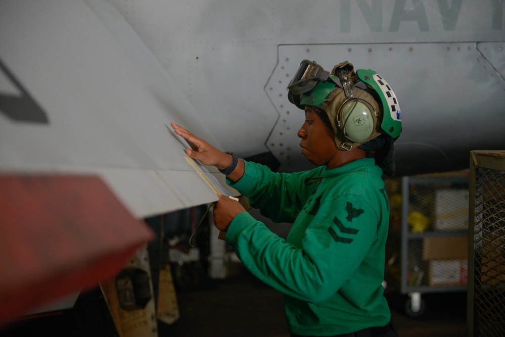 USS Harry S. Truman (CVN 75) transits the Atlantic Ocean