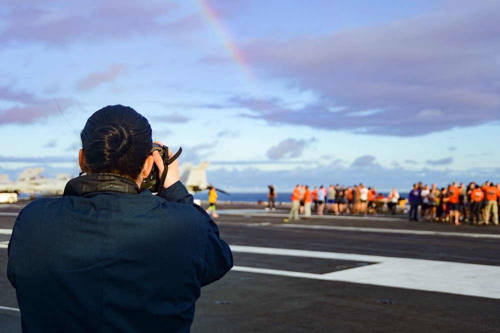 USS Harry S. Truman (CVN 75) transits the Atlantic Ocean