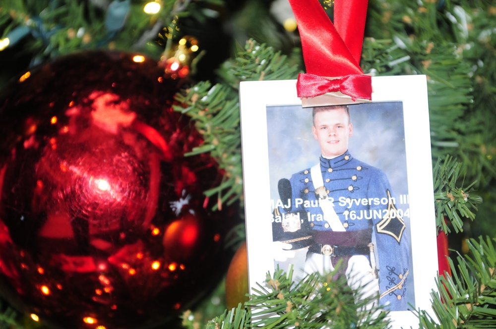 Illinois National Guard honors Gold Star Families this holiday season