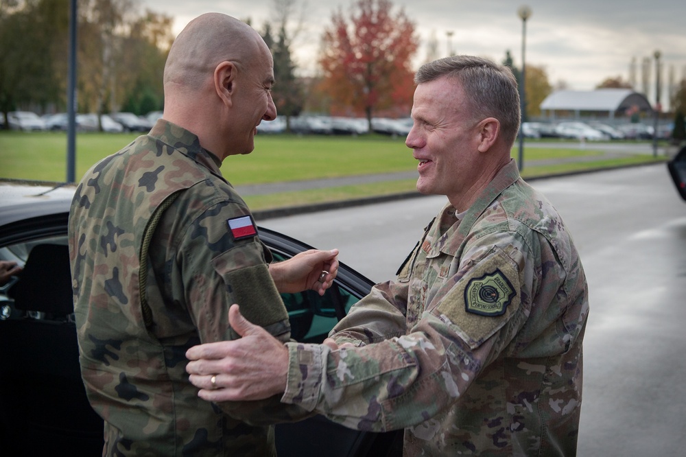 Chief of the General Staff of the Polish Armed Forces Lieutenant General Rajmund Andrzejcza visits SHAPE