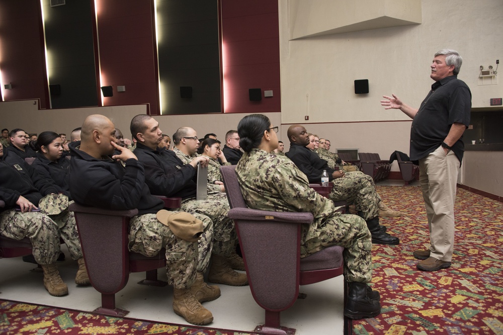 Former MCPON Terry Scott visits Atsugi