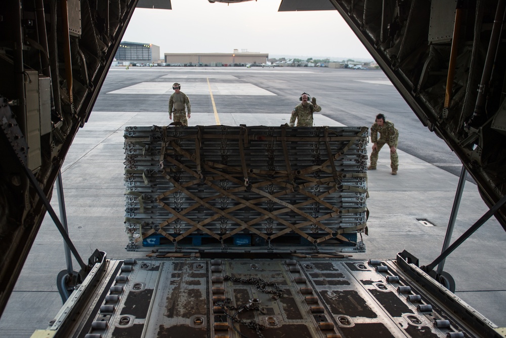 75th Expeditionary Airlift Squadron trains in combat offload