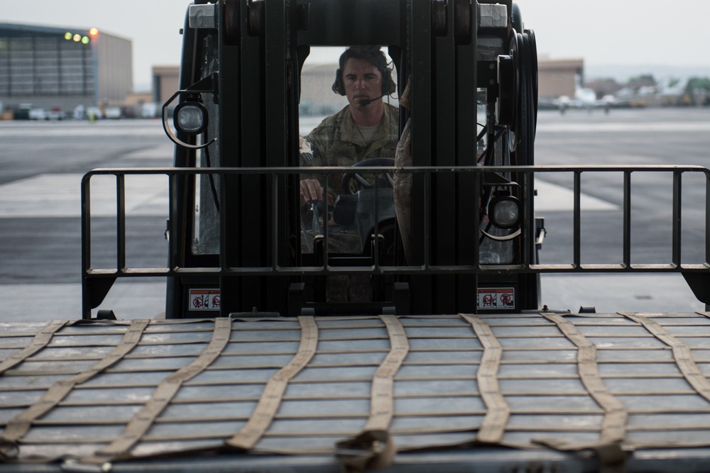 75th Expeditionary Airlift Squadron trains in combat offload